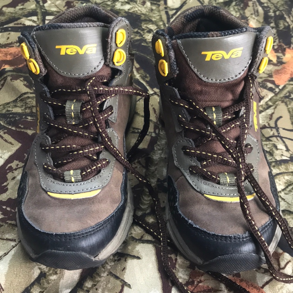 Boys Teva hiking boots Size US 12
